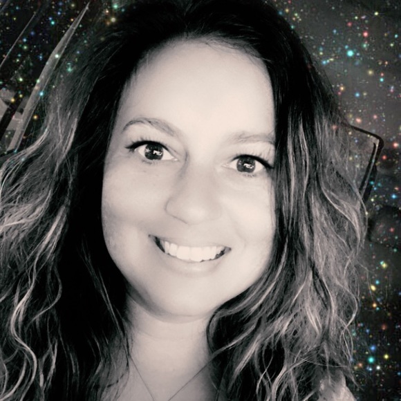 Meet your Posher, April - Picture 1 of 1